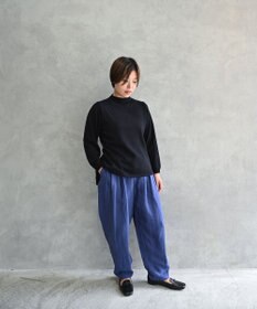 muuc 〈コットン100％強撚糸〉〈通気性が高いドライタッチな素材〉袖口ケーブル模様編み フレアーシルエット後ろプリーツ ハイネックプルオーバー