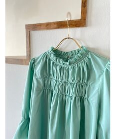 Feroux 【洗える】スタンドネックシャーリング ブラウス