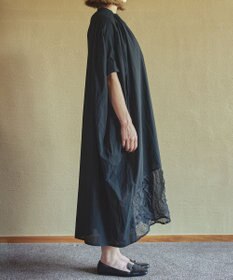 muuc キャッチ裾切り替えフレンチスリーブワンピース〈前開きで羽織にも〉〈日本製〉〈上品な透け感〉〈体型カバー・フリーサイズ〉〈モードな異素材・コットンローン使用〉