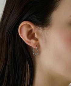Phoebe 〈金属アレルギー対応〉デイリーニュアンスフープピアス　シルバー　ステンレス