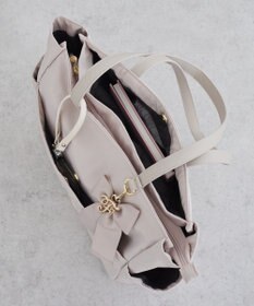 Maison de FLEUR 撥水加工リボンチャームマルチポケットトートM