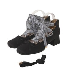 Maison de FLEUR レースアップサテンパンプス