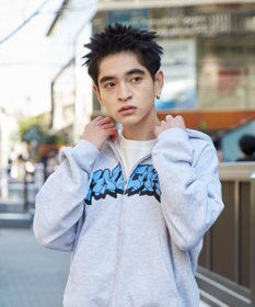 WEGO 【ユニセックス着用ITEM】ワッペンロゴZIPパーカー