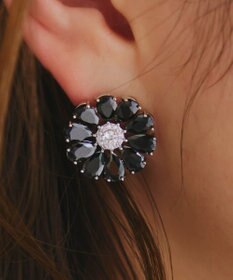 Tiaclasse 【金属アレルギー対応】ブラックフラワーピアス