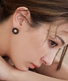 Tiaclasse 【金属アレルギー対応】ブラックフラワーピアス