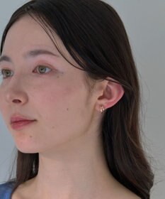 Phoebe 【金属アレルギー対応】【痛くないシリーズ】ストレートシャインクリスタルループフィットイヤリング　シャンパンゴールド