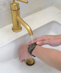 CITIZEN 【ATTESA ACT Line】ブラックボディに映えるオレンジのアクセントカラーが人気モデル AT8185-62E