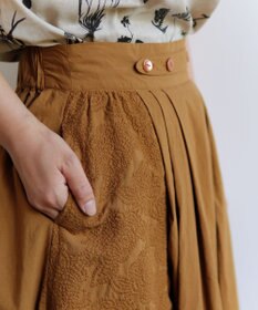 muuc 〈オーガニックコットン〉〈通年着られる〉フラワーノット刺繍 ウエスト後ろゴムあり 裏地あり ギャザースカート