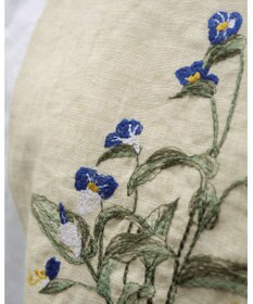 muuc つゆ草刺繍半袖プルオーバー〈日本製・上質な天然素材・遠州織物〉〈繊細なオリジナル花刺繍〉〈ゆったりフリーサイズ〉〈上品な大人の布帛Tシャツ〉