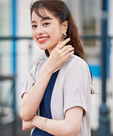 Tiaclasse 捻じりフープパール付きピアス