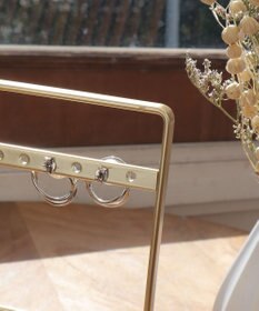 Tiaclasse 捻じりフープパール付きピアス