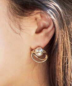 Tiaclasse 捻じりフープパール付きピアス