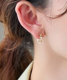 Phoebe 【金属アレルギー対応】【痛くないシリーズ】モーションメタルクリスタルループフィットイヤリング　ゴールド