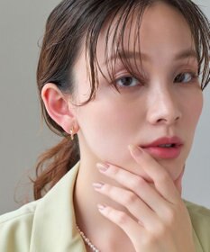 Phoebe 【金属アレルギー対応】【痛くないシリーズ】モーションメタルクリスタルループフィットイヤリング　ゴールド