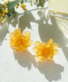 Phoebe マーガレットフラワーカラーピアス　イエロー
