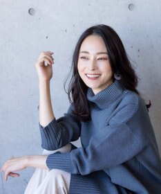 Tiaclasse 【洗える】華のあるニットタートルワンピース