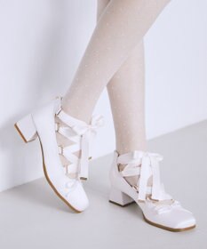 Maison de FLEUR レースアップサテンパンプス