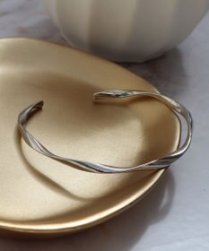 Tiaclasse 捻じりバングル