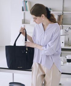 Maison de FLEUR リボンチャーム付きマルチポケットトートバッグ