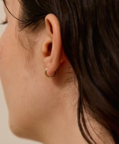 Phoebe 〈金属アレルギー対応〉ラインフープワンタッチピアス　ゴールド/ニッケルフリー