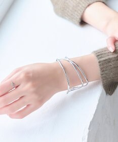 Phoebe ニュアンスラインワイドカフバングル シルバー