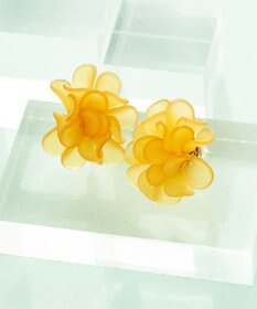 Phoebe マーガレットフラワーカラーピアス　イエロー