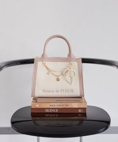 Maison de FLEUR チャーム付きスクエア2Wayバッグ
