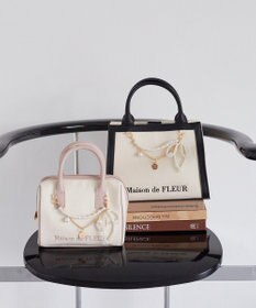 Maison de FLEUR チャーム付きスクエア2Wayバッグ