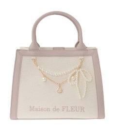 Maison de FLEUR チャーム付きスクエア2Wayバッグ