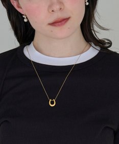 Phoebe 〈金属アレルギー対応〉メタリックホースシューネックレス　ゴールド　ステンレス/馬蹄/蹄鉄/ラッキーモチーフ/ギフト/プレゼント/大ぶり