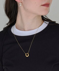Phoebe 〈金属アレルギー対応〉メタリックホースシューネックレス　ゴールド　ステンレス/馬蹄/蹄鉄/ラッキーモチーフ/ギフト/プレゼント/大ぶり