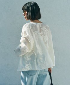 UNFILO L 【前後着用可能の2WAY仕様】ボタニカル エンブロイダリー ブラウス