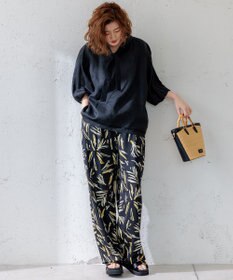 23区 【洗える】スリークボタニカルプリント ドロスト パンツ