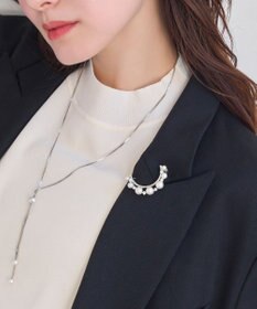 Phoebe フォーマルパールビジューハーフブローチ　シルバー