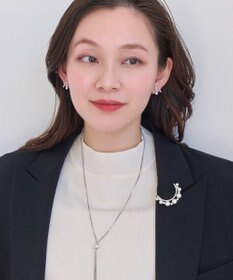 Phoebe フォーマルパールビジューハーフブローチ　シルバー