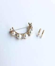 Phoebe <オンワード限定セット>痛くないシリーズ/金属アレルギー対応ソロパールフープライトフィットイヤリング×フォーマルパールビジューハーフブローチ