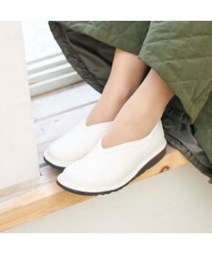 ing <ing>【サスティナブル】深めカットフラットシューズ