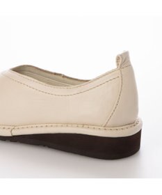 ing <ing>【サスティナブル】深めカットフラットシューズ