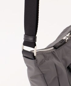 Y'SACCS カーゴポケット　ショルダーバッグ