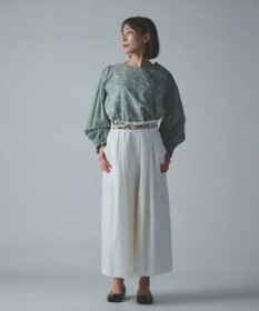 muuc 〈心地よいコットン・シアサッカー生地〉筆記帳刺繍ベルトデザイン切り替え 後ろゴム有り フレアーパンツ