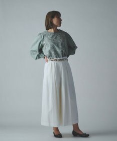 muuc 〈心地よいコットン・シアサッカー生地〉筆記帳刺繍ベルトデザイン切り替え 後ろゴム有り フレアーパンツ