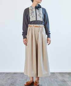 muuc 〈細番手の高級綿糸コットンコーマ糸〉〈洗練された繊維だけを残した滑らかな肌触り〉スミレ押し花刺繍のカーディガン