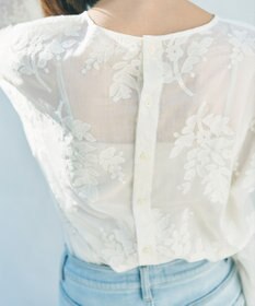 UNFILO L 【前後着用可能の2WAY仕様】ボタニカル エンブロイダリー ブラウス