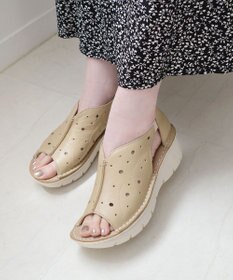 Pointer 本革 超軽量厚底パンチングサンダル