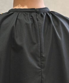 muuc 〈遠州織物の工場で織られた上質なコットン生地〉イラカ刺繍切り替え ボリューム袖 プルオーバーブラウス