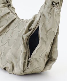 Y'SACCS 迷彩ジャカードシャーリングショルダーバッグ