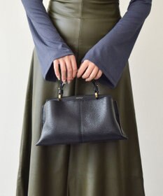 INTER-CHAUSSURES 【LORISTELLA】レザーハンドルセンターシームハンドバッグ