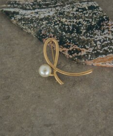 YECCA VECCA ニュアンスラインパールブローチ