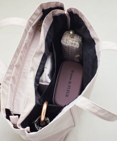 Maison de FLEUR リボンチャーム付きマルチポケットトートバッグ