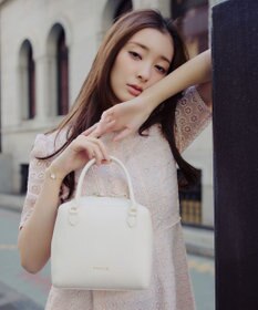 TOCCA ECLAT CARRE LEATHERBAG レザーバッグ アイボリー系